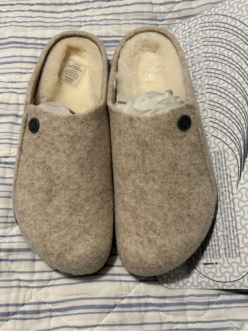 Brands new Birkenstock Felt Slip-On Clogs in Light Beige
Size 38, narrow foot